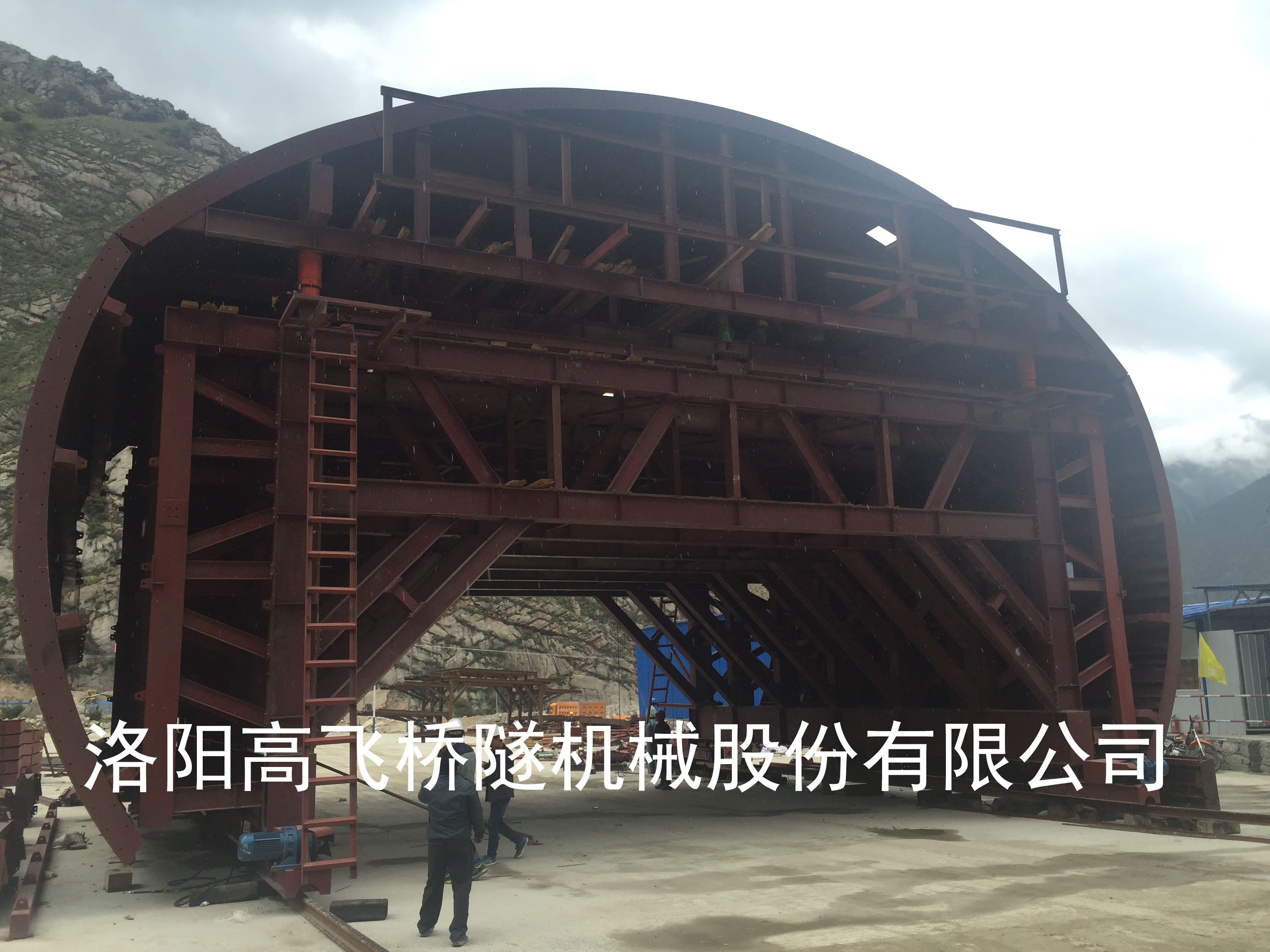 拉林鐵路中鐵十八局西藏公司三線鐵路臺(tái)車